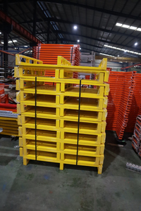 Paleta de acero construida con un marco resistente y alta capacidad de carga, adecuada para operaciones de almacenamiento, manipulación y transporte. - Product Image 3