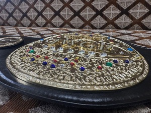เข็มขัดแชมป์ IWGP ชุบทอง ประดับด้วยเพชรเทียมและอัญมณีหลากสี น้ำหนักเบา 1 ชิ้น เข็มขัดแชมป์ MMA สำหรับทุกเพศ - Product Image 2