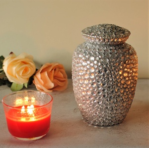 Urna de Cristal con Incrustaciones de Diamantes para Cenizas Humanas, Recuerdo Conmemorativo de Lujo Hecho a Mano, Capacidad de 5-15L, Proveedor Exportador - Product Image 4