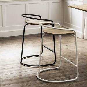 Tabouret en métal élégant avec embouts antidérapants et surface résistante aux rayures pour une utilisation quotidienne - Product Image 6