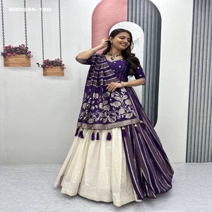 Magnifique Saree en Soie Jacquard Douce avec Motif Géométrique Tissé, Ensemble 3 Pièces avec Blouse et Lehenga - Saree Love - Product Image 1