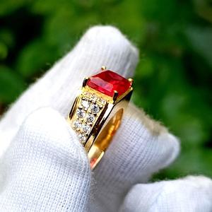 แหวนหมั้นทับทิม เงินแท้ 925 ชุบทอง 14K ทรงเรเดียนท์คัท แหวนทับทิมประจำเดือนกรกฎาคม ของขวัญวันครบรอบสำหรับสามี - Product Image 5