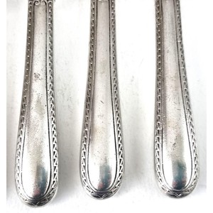 Juego de cubiertos metálicos clásicos con acabado de alto brillo, aptos para lavavajillas, para bodas y uso doméstico. - Product Image 5