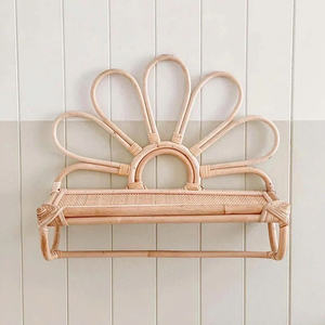 ชั้นวางของติดผนังหวายรูปดอกไม้ ชั้นวางของตกแต่งห้องเด็ก ชั้นเก็บของในห้องเด็กอ่อน ชั้นวางหวายธรรมชาติ ดีไซน์สวยงาม - Product Image 1