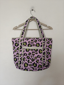 Bolso Tote Mediano Acolchado con Estampado de Leopardo Morado de Shree Balajee Garments, Cierre de Cremallera, Asas Dobles, Reutilizable, para Compras Diarias de Mujeres - Product Image 6