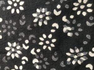 Tissu en coton imprimé à la main noir et blanc, motif floral abstrait Buti |   Vente en gros à Jaipur - Product Image 3
