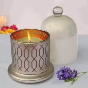 Pot à bougie en métal antique fait à la main, porte-bougie pour décoration intérieure de luxe et mariage - Product Image 1