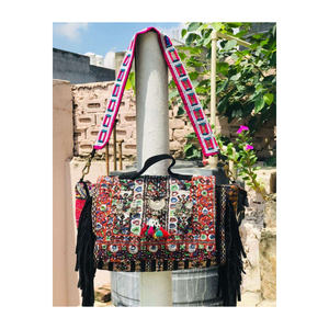 Pochette Boho en soie brodée avec diamant perlé et strass sac à main de soirée peint à la main pour les occasions formelles - Product Image 4