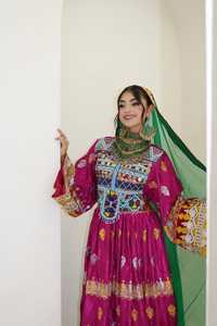 Vestido Afgano con Borlas, Hecho a Mano, Estilo Tribal Balochi, Vestido Étnico Kuchi, Hecho en Pakistán, Tradicional con Borlas, Bordado Moderno - Product Image 6