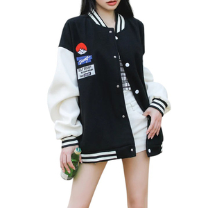 Fournisseur de premier plan, nouvelle arrivée, veste varsity noire pour femmes avec design de patch sur les manches blancs, col rabattu, manches longues, vêtements d'automne - Product Image 1