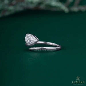 LUMERA FINE JEWELLERY Anillo de Diamante Cultivado en Laboratorio de 1.07 Quilates, Corte Pera, VVS2, Oro 9k/10k/14k/18k, Certificado IGI, Lujo - Product Image 3