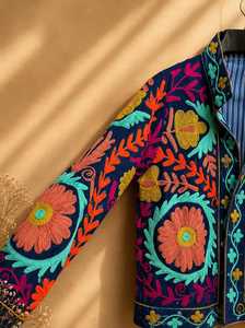 Veste Suzani brodée florale bleu marine audacieuse et artistique, style bohème ethnique, pour festival, pièce maîtresse unique - Product Image 3