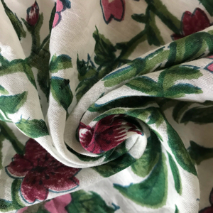 ผ้าฝ้ายพิมพ์ลายด้วยมือ ลายดอกไม้ |   เหมาะสำหรับคุรตี, ชุดเดรส และชุดพื้นเมือง - Product Image 2