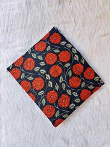 Tissu en coton léger imprimé à la main indien, motif floral, vendu au mètre, textile premium Jaipur Sanganeri pour robes de filles et confection de kurta - Product Image 3