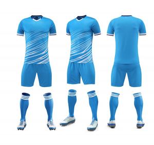Uniformes de Fútbol Personalizados de Poliéster Transpirable de Secado Rápido con Estampado por Sublimación para Equipos Masculinos - Product Image 3