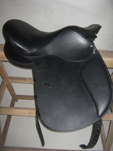 Direct Factory <b>Treeless</b> Dressage English <b>Saddle</b> with Buffalo Leather Durable Design Customizable Features for Riding in India - Product Image 2