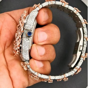 Montre unisexe de luxe avec diamants, boîtier rectangulaire de 44 mm, cadran analogique avec chiffres romains, verre saphir, fermoir déployant, bracelet en acier inoxydable - Product Image 4