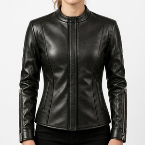 Veste en similicuir noir pour femme, col montant, coupe ajustée, poches zippées, fermetures éclair sur les manches, personnalisable OEM ODM, vente en gros - Product Image 1