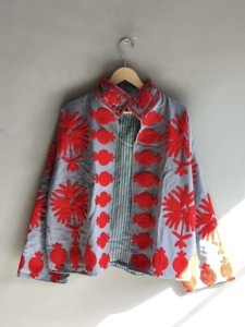 Chaqueta de Algodón con Bordado Floral Color Mostaza para Mujer, Estilo Bohemio Prairie Chic, Cuello Camisero, REGALO PARA ELLA - Product Image 1