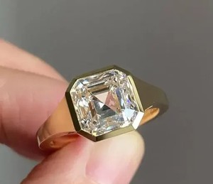 Bague Chevalière de Luxe en Diamant de Laboratoire Taille Asscher Couleur DEF, Certifiée IGI, en Argent/Or, Sertissage Solitaire Inspiré du Bezel, pour Fiançailles - Product Image 1