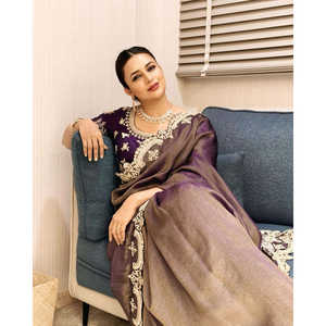 Sari de Novia de Diseñador con Bordado Zari para Fiestas - Product Image 2