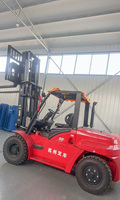 Chariot élévateur diesel de 7 tonnes (7000 kg) avec pneus pleins et fourches réglables pour usage industriel en usine