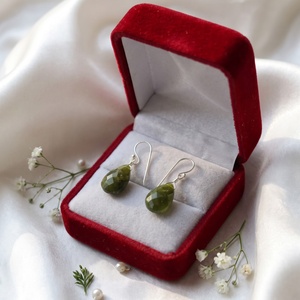 Pendientes Colgantes de Plata de Ley 925 con Vessonita Verde Pera Natural Facetada y Envoltura de Alambre, Joyería Fina, Memoria Jewels, Venta al por Mayor - Product Image 4