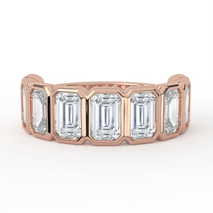 Bague en or jaune massif avec diamant de laboratoire taille émeraude, sertie de cinq pierres en sertissage complet, style capsule architecturale, bijou de bagues empilables - Product Image 2