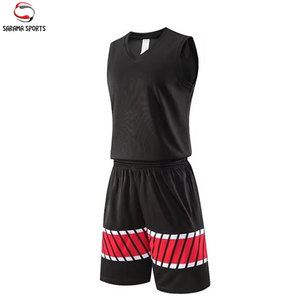 Uniforme de baloncesto de manga corta a precio asequible, tamaño personalizado con diseño de logotipo sublimado para equipo. - Product Image 3