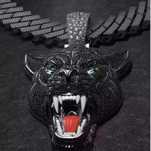 Colgante de Plata con Forma de Cabeza de Pantera Negra con Ojos Verdes de Moissanita y Aspecto Feroz, Joyería Única de Estilo Hip Hop para Fiestas - Product Image 2