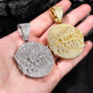 Collier Pendentif Personnalisé avec Initiales Serties de Diamants Moissanite, Style Hip Hop Bling, Bijoux pour Hommes - Product Image 4