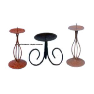 Bougeoir en fer classique de qualité supérieure utilisé pour la décoration de table de mariage et d'anniversaire disponible au meilleur prix - Product Image 1