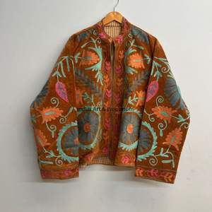 Chaqueta de algodón Suzani hecha a mano en India, chaqueta corta bordada a mano, abrigo unisex, chaqueta corta Suzani hecha a mano - Product Image 5