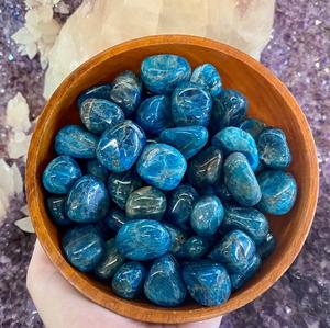 Pierres roulées d'apatite néon naturelle, apatite bleue, cristal de guérison pour le Reiki, la méditation, l'énergie, la décoration intérieure, vente en gros - Product Image 1