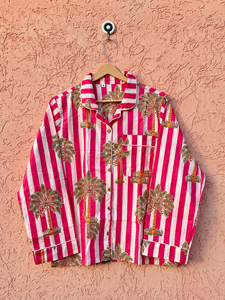Conjunto de Pijama de Lujo Ecológico de Verano con Estampado de Palmeras Hecho a Mano para Mujer |   Ropa de dormir de algodón con parte superior con botones a rayas - Product Image 3