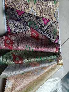 Tela brocada jacquard con estampado floral paisley - Product Image 2