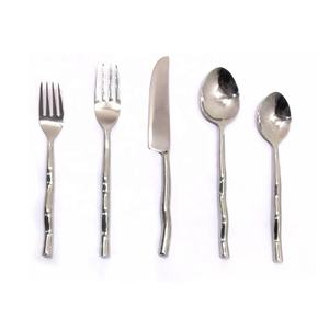 Juego de Cubiertos de Acero Inoxidable Tradicional Hecho a Mano con Pulido Espejo para Uso en el Hogar, Hoteles y Restaurantes - Product Image 6