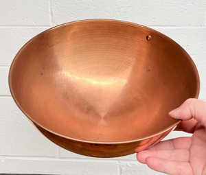 Bol en cuivre intemporel, conçu pour la décoration intérieure de style indien ou pour un service sophistiqué lors de occasions spéciales - Product Image 4