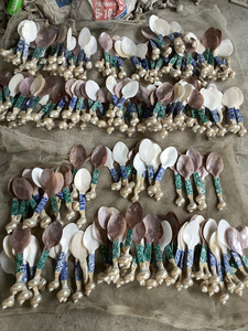 Collection de cuillères en coquillages du Vietnam, plaquées argent, compatibles lave-vaisselle, conçues pour les intérieurs d'inspiration plage, les boutiques, les hôtels et les complexes hôteliers - Product Image 5