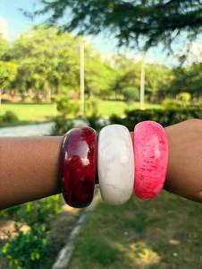 Brazalete de Resina con Diseño de Rayas Verdes, Blancas y Naranjas, Brazalete Ancho y Grueso con Acabado Brillante para Mujer, Joyería de Moda - Product Image 4