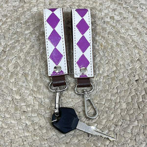 Porte-clés élégant en cuir de vachette à carreaux, motif personnalisé de créateur, cordon élégant personnalisé avec fermoir - Product Image 5