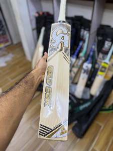 Bate de Críquet CA Sports Gold 20K Edición Fakhar Zaman de Madera de Sauce Inglés, Ligero, Tamaño Personalizado, con Funda Gratis y Lámina Antideslizante Extra - Product Image 4