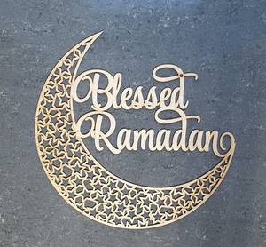 Décoration murale artisanale en bois Ramadan Mubarak, motif croissant de lune et étoile découpés - Product Image 6