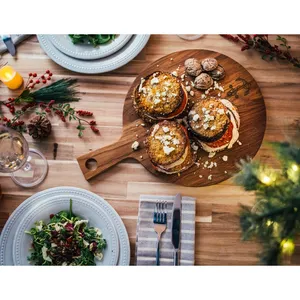 Planche à découper en bois artisanale avec poignée, durable et lavable au lave-vaisselle, pour couper les fruits, les légumes, la viande, le poisson - Product Image 4