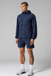 Conjunto de cortavientos con capucha de primera calidad para hombre, sudadera ligera con cremallera y pantalones cortos a juego para correr, senderismo y actividades al aire libre, conjunto de ropa deportiva para hombre - Product Image 6
