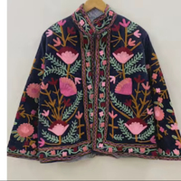 Chaqueta de terciopelo Suzani de moda, abrigo de invierno bordado floral hecho a mano, chaqueta Suzani bohemia personalizada