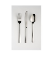 Ensemble de couverts modernes en argent - 3 pièces en acier inoxydable poli avec des manches effilés élégants pour une table minimaliste