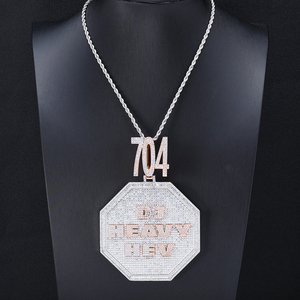Collier pendentif hip-hop en argent et moissanite avec design de signal d'arrêt personnalisé, bijoux de luxe pour hommes - Product Image 2
