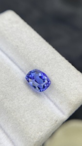 Pierre naturelle certifiée Tanzanite, taille coussin longue, avec une couleur et un éclat excellents, Zoisite naturelle, 1,80 carat, clarté impeccable - Product Image 4