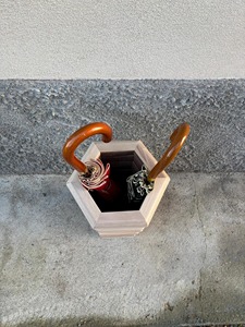 Porte-parapluies en bois de qualité supérieure pour l'entrée, rangement multifonctionnel pour parapluies, cannes et rouleaux, et décoration intérieure élégante, provenant d'Inde. - Product Image 2
